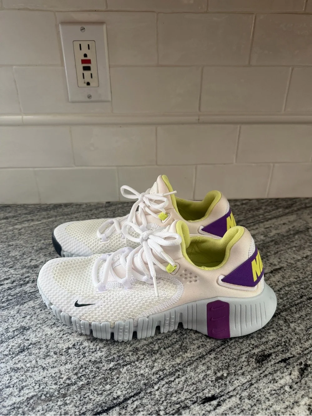 Women’s Nike Free Metcon 4 White Wild Berry CZ0596-157 Size 8